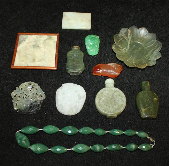 11 items of mixed jade & hardstone